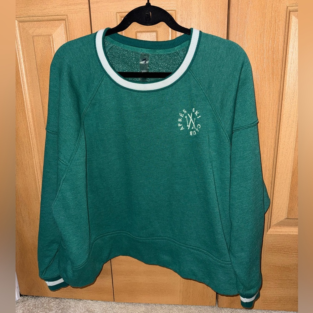 Lou & Grey Green Crewneck Pullover
